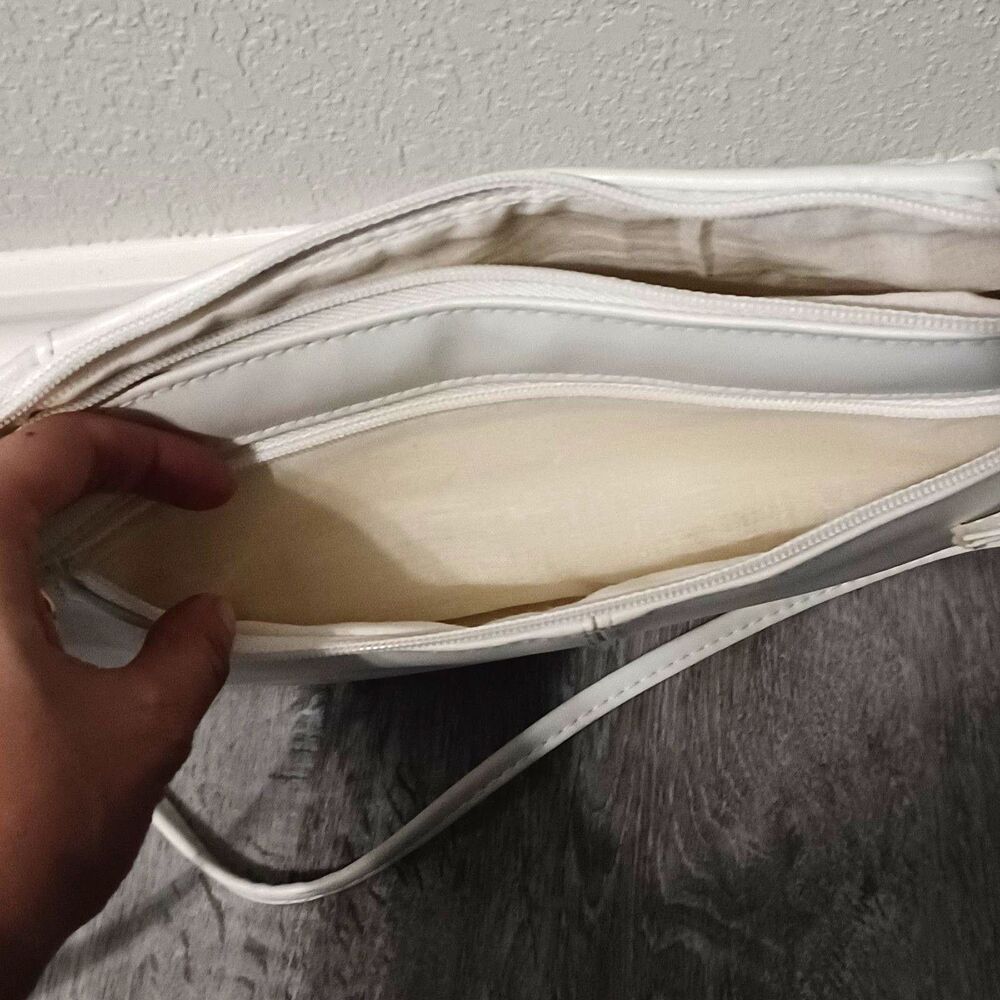 Vintage White Genuine Leather Convertible Crossbody/Clutch - Picture 4 of 4